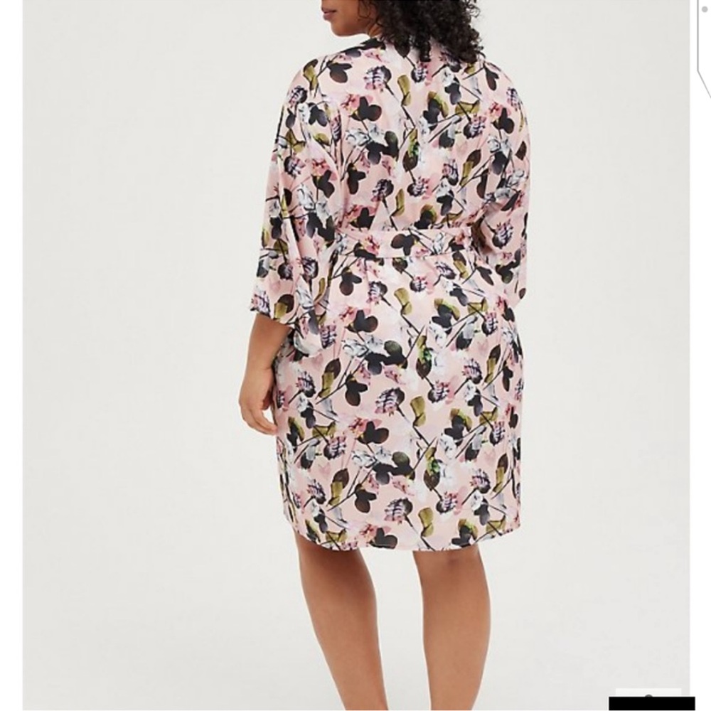 🆕🌺SATIN PINK ROSES SELF TIE MIDI ROBE🌺 - Picture 4 of 4